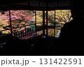 瑠璃光院、庭園の庭を彩る紅葉 131422591