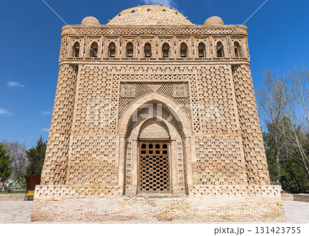Samanid Mausoleum exterior view on a sunny summer day Samanid Mausoleum exterior view on a sunny summer day 131423755
