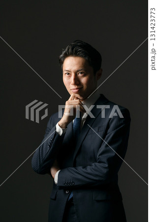 怪しい男性 131423773