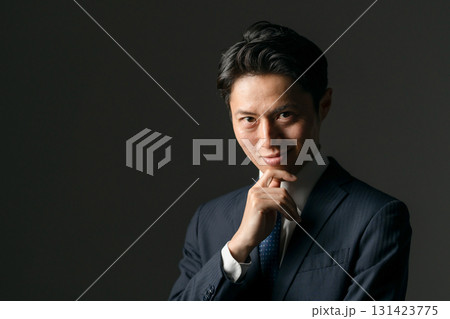 怪しい男性 131423775