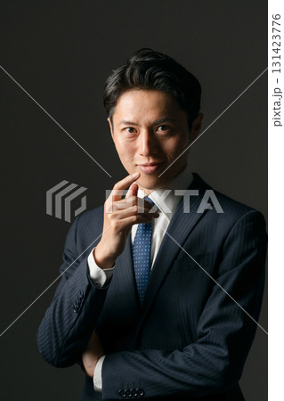 怪しい男性 131423776