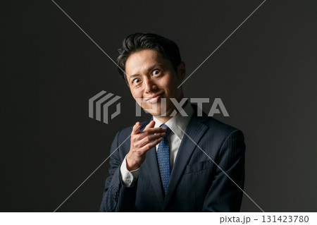 怪しい男性 131423780