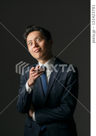 怪しい男性 131423781