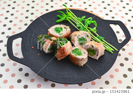 豆苗の肉巻き 131423861