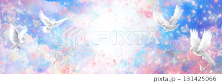 太陽光線の周りを飛ぶ白い鳩と美しい天国背景ワイドサイズイラスト 太陽光線の周りを飛ぶ白い鳩と美しい天国背景ワイドサイズイラスト 131425066