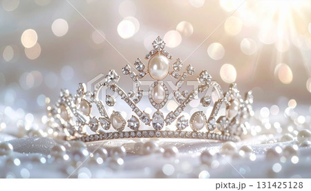 パールホワイトのキラキラティアラ背景イラスト パールホワイトのキラキラティアラ背景イラスト 131425128