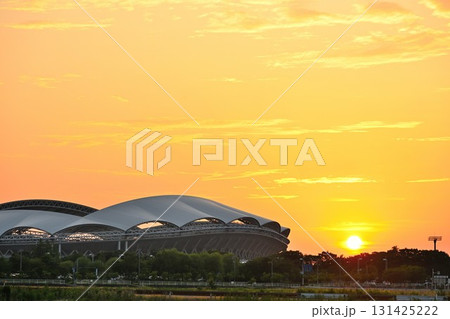 夕日とビッグスワンスタジアム(新潟県) 夕日とビッグスワンスタジアム(新潟県) 131425222