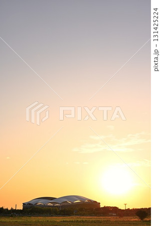 夕日とビッグスワンスタジアム(新潟県) 夕日とビッグスワンスタジアム(新潟県) 131425224