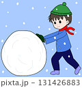 雪だるまを作る男の子（雪） 131426883