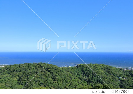 神奈川県・平塚市・湘南平から眺める相模湾 131427005