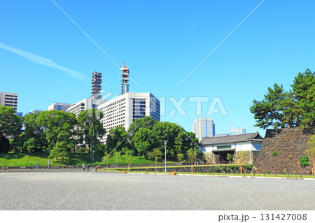 東京都千代田区霞が関、皇居外苑から見た警視庁本部庁舎の風景 131427008