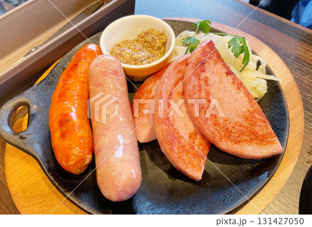ソーセージとハムの盛り合わせ 肉加工品の盛りだくさんプレート ソーセージとハムの盛り合わせ 肉加工品の盛りだくさんプレート 131427050
