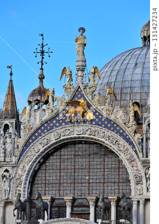 イタリア ヴェネツィア サンマルコ寺院のファサード イタリア ヴェネツィア サンマルコ寺院のファサード 131427234