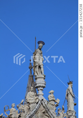 イタリア ヴェネツィア サンマルコ寺院のファサードの彫刻 イタリア ヴェネツィア サンマルコ寺院のファサードの彫刻 131427238