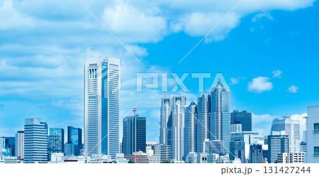 高層ビルが見える風景 131427244