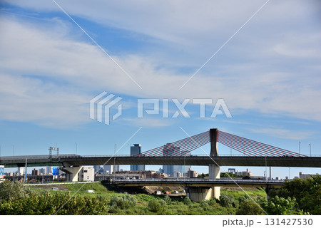 《愛知県》名古屋高速6号線赤トンボ橋と名古屋の街並み 131427530