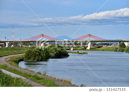 《愛知県》夏の御嶽山と名古屋高速赤トンボ橋 《愛知県》夏の御嶽山と名古屋高速赤トンボ橋 131427535