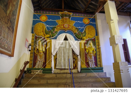 スリランカ　世界遺産　聖地キャンディの仏歯寺 131427695