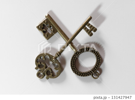 Vintage keys arranged on a flat surface Vintage keys arranged on a flat surface 131427947