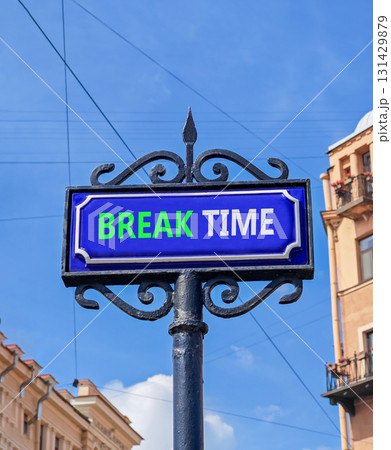 Break time symbol. Concept word Break time on beautiful blue road sign. Beautiful blue sky and buildings background. Business break time concept. Copy space. 131429879