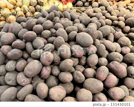 Lots of fresh potatoes at the vegetable fair 131430101