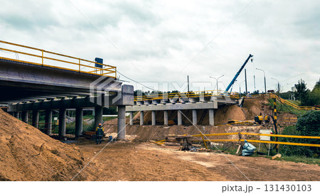 Construction of the city bridge. Construction of the city bridge. 131430103