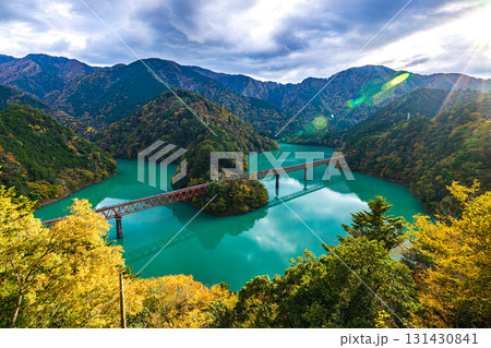 静岡県 奥大井湖上駅・秋景色 静岡県 奥大井湖上駅・秋景色 131430841