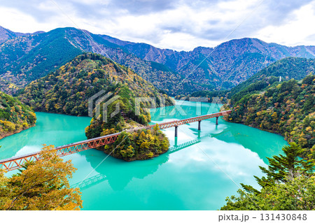 静岡県 奥大井湖上駅・秋景色 静岡県 奥大井湖上駅・秋景色 131430848