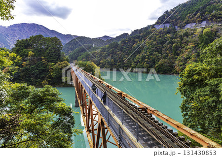 静岡県　奥大井湖上駅・秋景色 131430853
