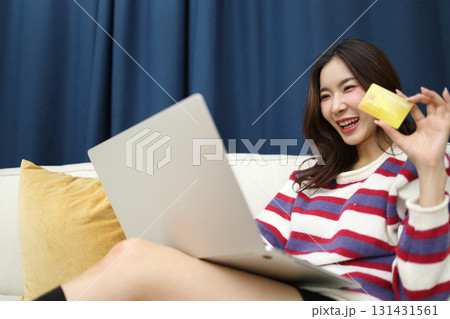 Shopping Online Shopping Online 131431561