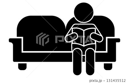 ソファで読書をする人物のシルエット ソファで読書をする人物のシルエット 131435512
