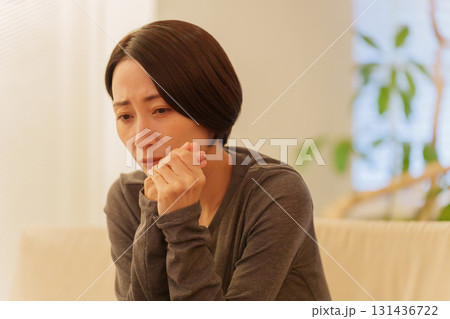 冷え性の女性 冷え性の女性 131436722