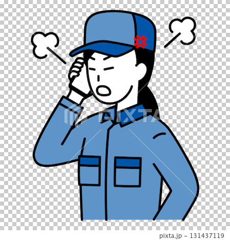 スマートフォンでの通話で怒るつなぎ作業服の女性 スマートフォンでの通話で怒るつなぎ作業服の女性 131437119