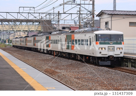 上越線を走行する185系電車(新湘南色)_2010/9/12 上越線を走行する185系電車(新湘南色)_2010/9/12 131437309