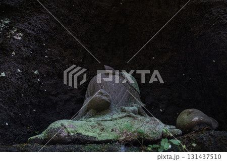 千葉県金谷鋸山日本寺顔が欠けた石仏 131437510