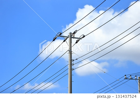 電線と電信柱 131437524