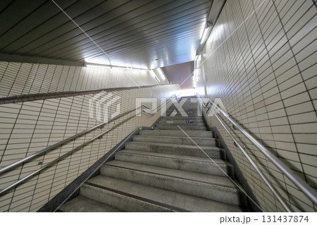 地下鉄通路(東京都江東区の辰巳駅) 地下鉄通路(東京都江東区の辰巳駅) 131437874