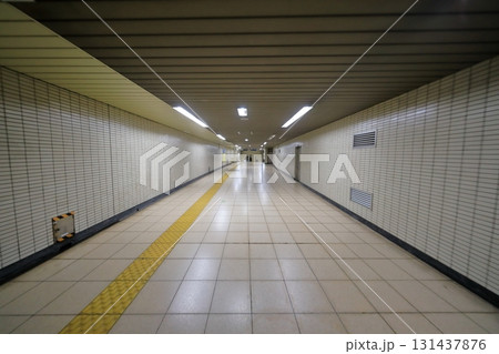 地下鉄通路(東京都江東区の辰巳駅) 地下鉄通路(東京都江東区の辰巳駅) 131437876