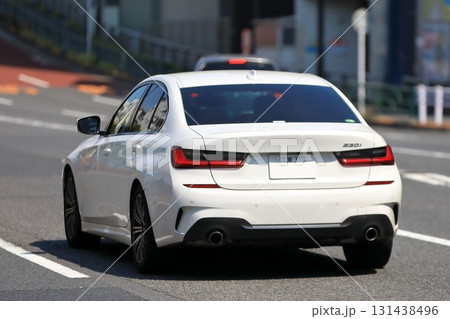 白いセダン 131438496