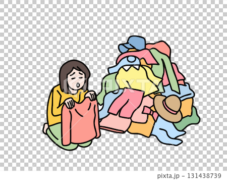 洗濯物の山と服をたたむ女性 洗濯物の山と服をたたむ女性 131438739