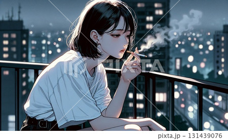 タバコを吸う女性 131439076