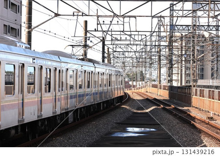 北与野駅を出発した埼京線の電車 北与野駅を出発した埼京線の電車 131439216