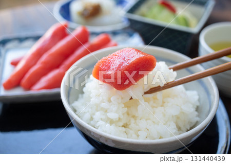 たらこを食べる 131440439