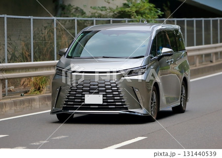 高級ミニバン 131440539