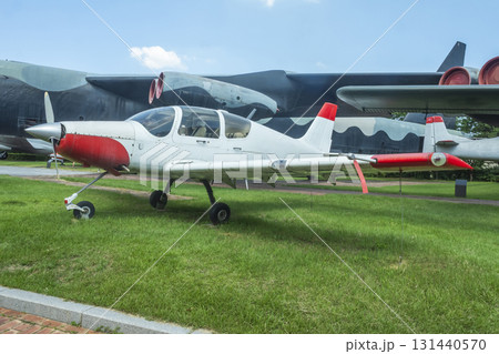記念館の公園に展示されている古い練習機 記念館の公園に展示されている古い練習機 131440570