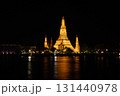 ライトアップされたワットアルン 131440978