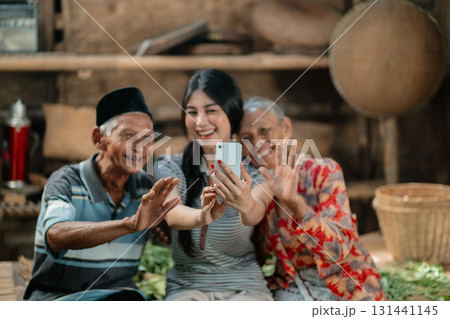 Cherished Moments: A Generational Bond Captured in a Heartwarming Selfie 131441145