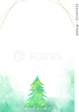 キラキラ輝くアーチフレームの水彩クリスマスツリー。余白のある縦長のイラスト。 131441310