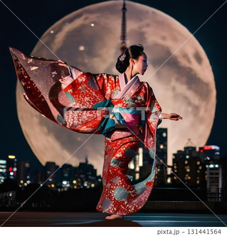 満月の夜に踊る赤い着物の女性と東京の夜景 131441564