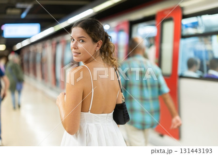 Young girl getting into metro wagon 131443193